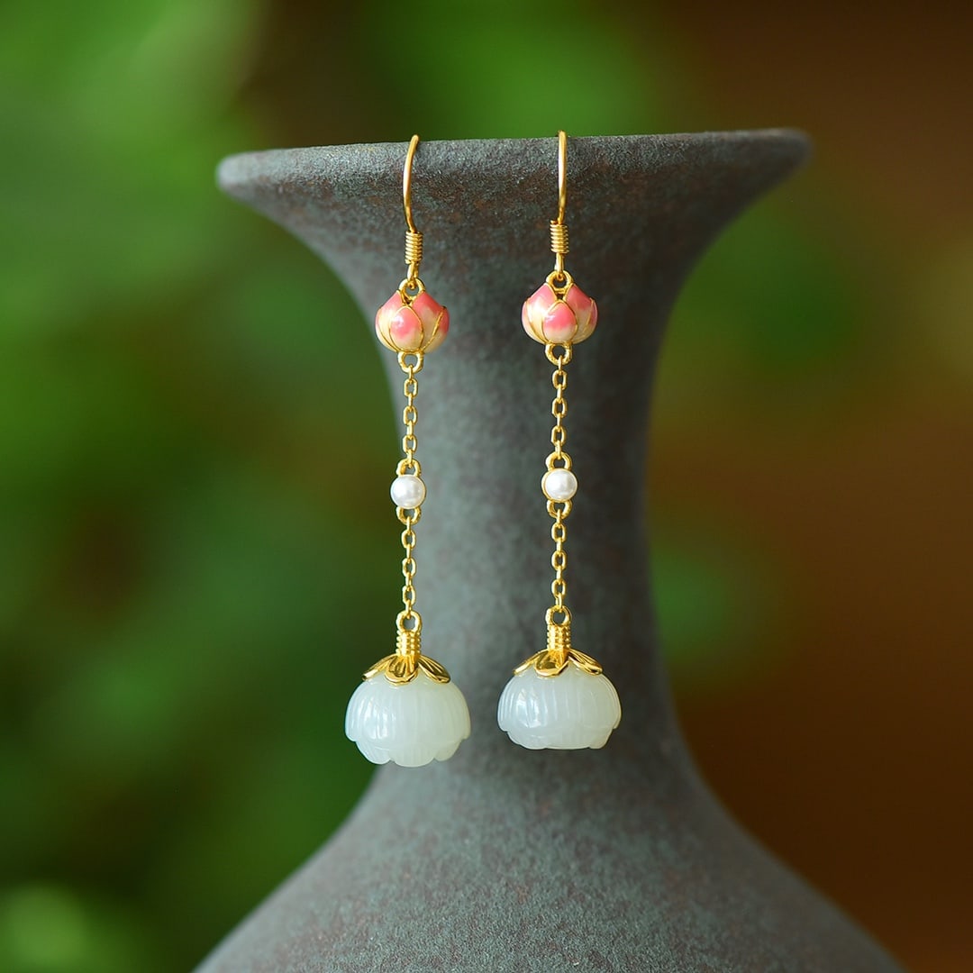 A Pair of Exquisite Sterling Silver-Gold Plated Inlaid White Jade Earrings,Inlaid Pearl: A Pair of Exquisite Sterling Silver-Gold Plated Inlaid White Jade Earrings,Inlaid Pearl,Size:0.5inx0.5in 