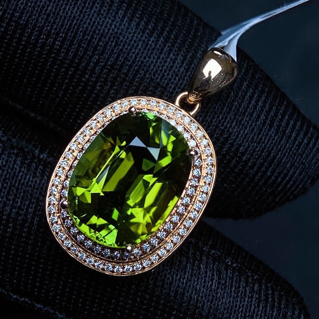 6.27Ctw Natural Tourmaline Necklace: 6.27Ctw Natural Tourmaline Necklace,Size:0.5inx0.4in 6.27Ctw天然碧玺项链