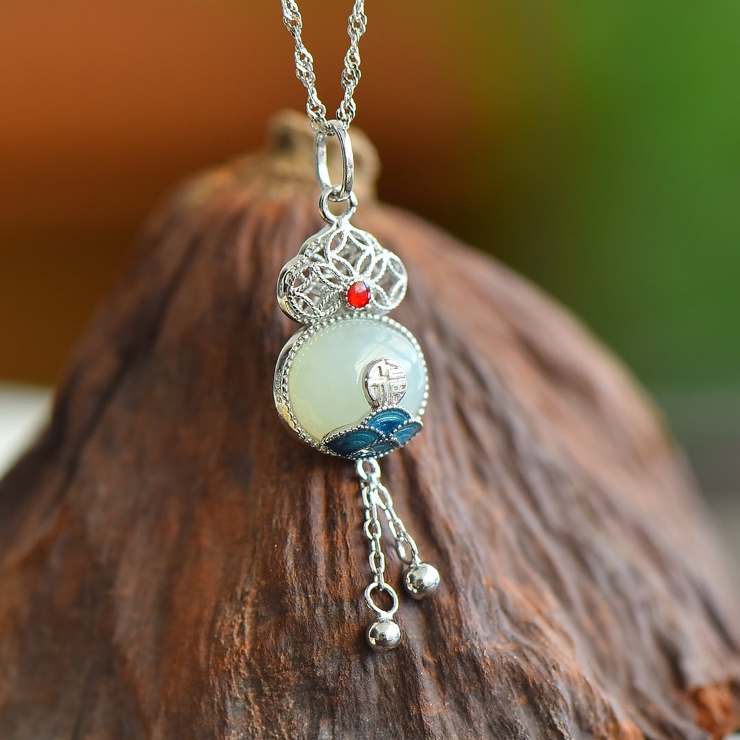 An Exquisite Sterling Silver Inlaid White Jade Pendant: An Exquisite Sterling Silver Inlaid White Jade Pendant,Size:0.4inx0.5in 纯银镶白玉吊坠