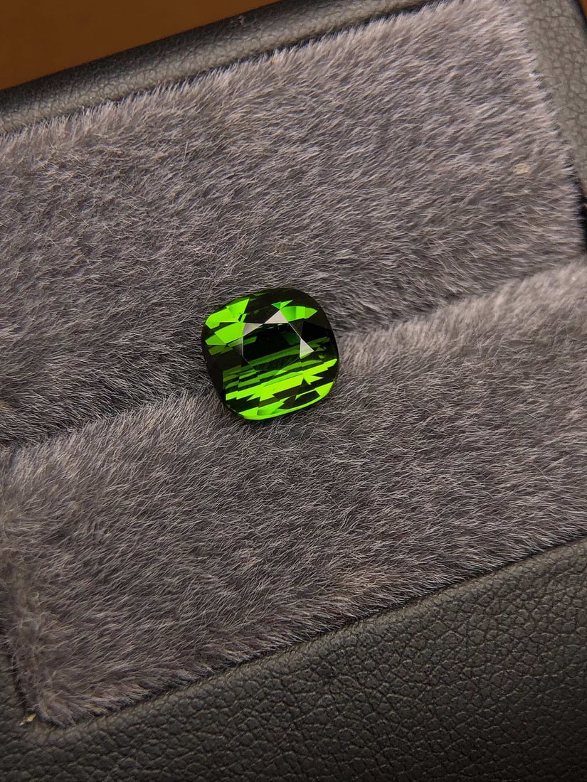 2.83Ctw Natural Tourmaline Loose: 2.83Ctw Natural Tourmaline Loose,Size:0.3inx0.3inx0.2in 2.83Ctw天然碧玺裸石