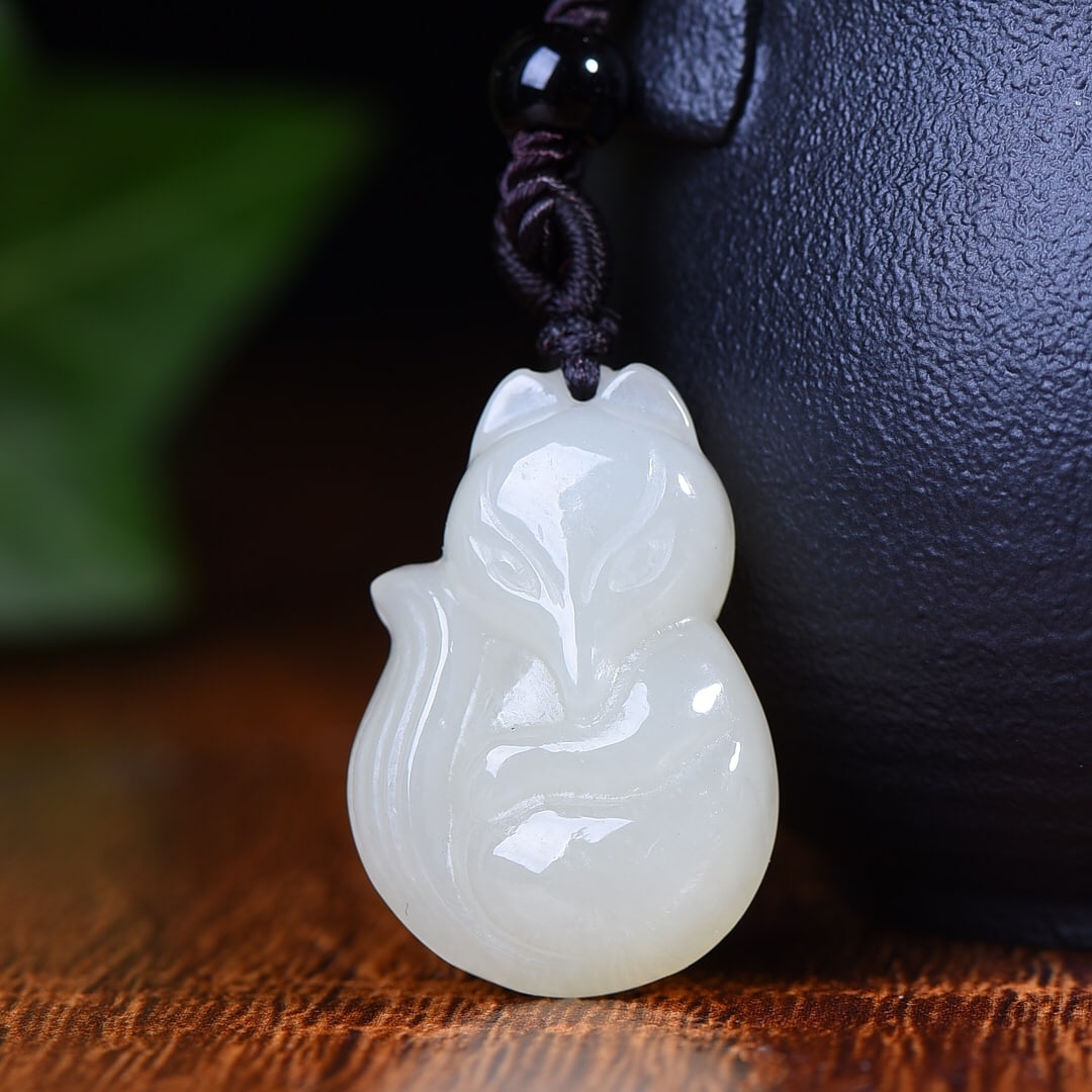 An Exquisite White Jade Fox Pendant: An Exquisite White Jade Fox Pendant,Size:0.7inx1.1in 白玉狐狸挂件
