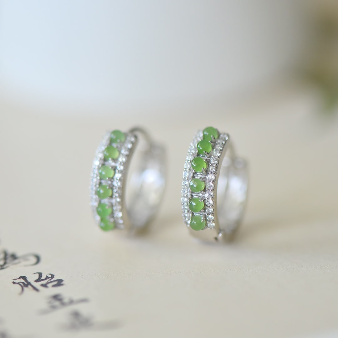 A Pair of Exquisite Sterling Silver Inlaid Jasper Earrings,Inlaid Diamond: A Pair of Exquisite Sterling Silver Inlaid Jasper Earrings,Inlaid Diamond,Size:0.1inx0.1in 一对纯银镶碧玉耳环,嵌钻石