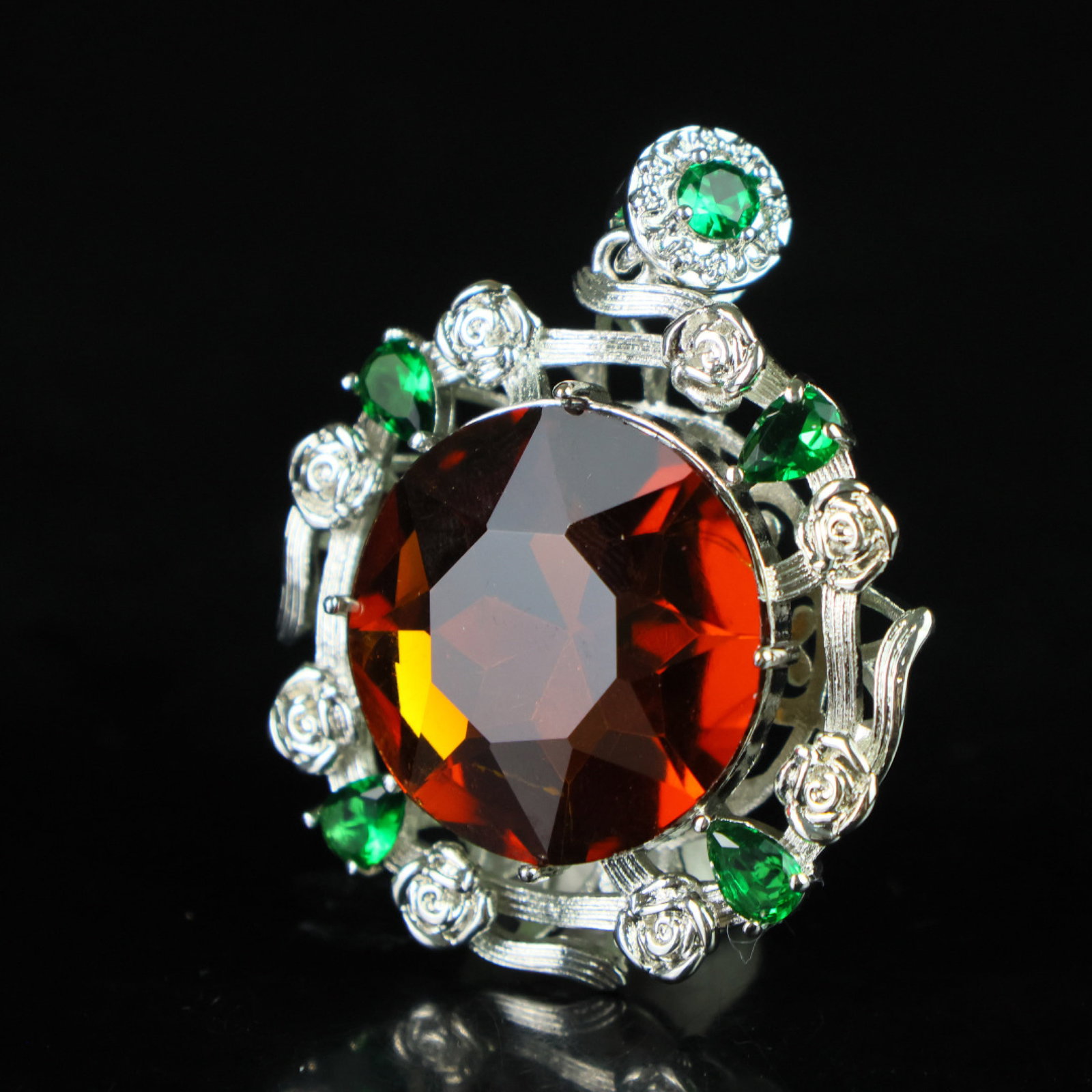 An Exquisite Pendant - 4