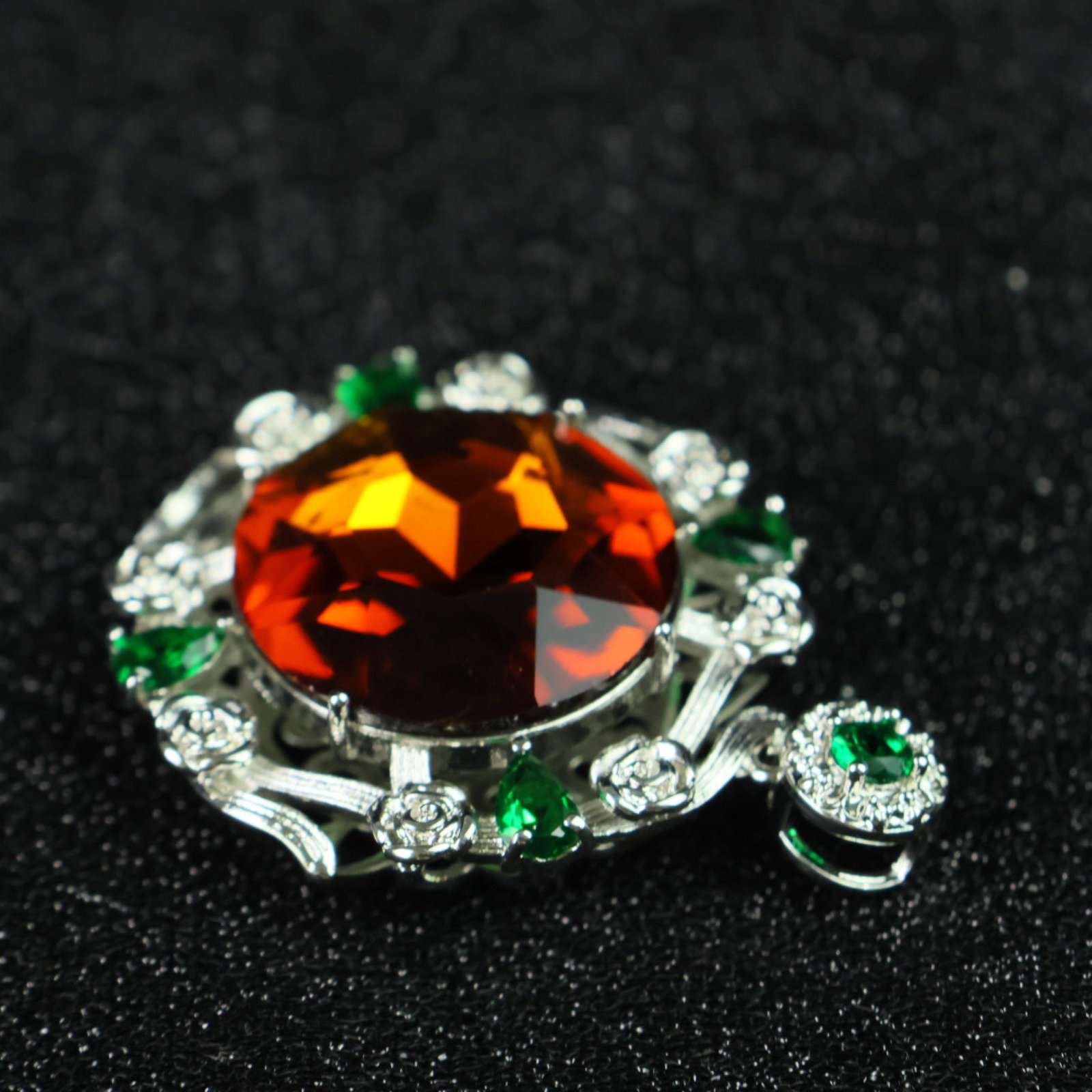 An Exquisite Pendant - 6