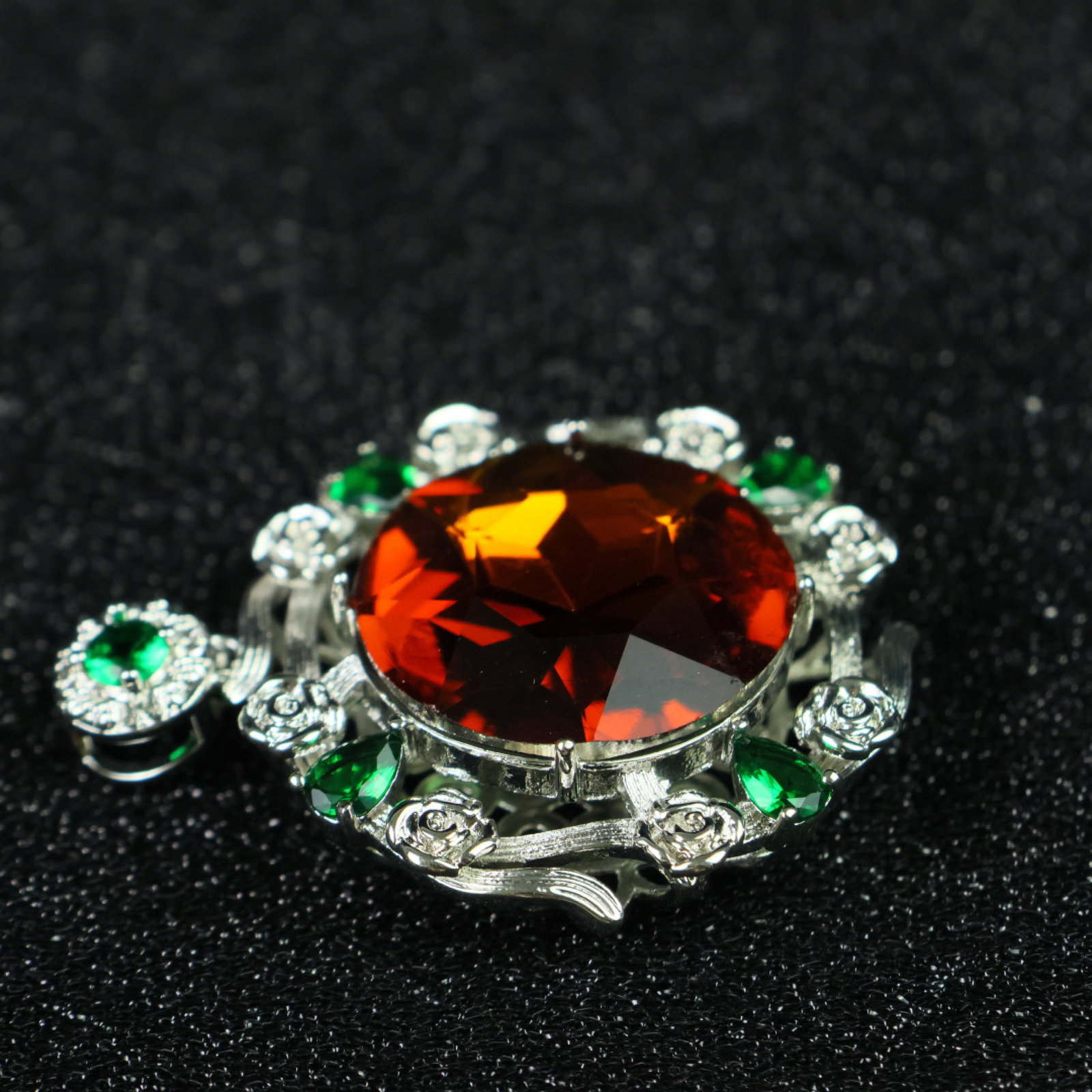 An Exquisite Pendant - 7