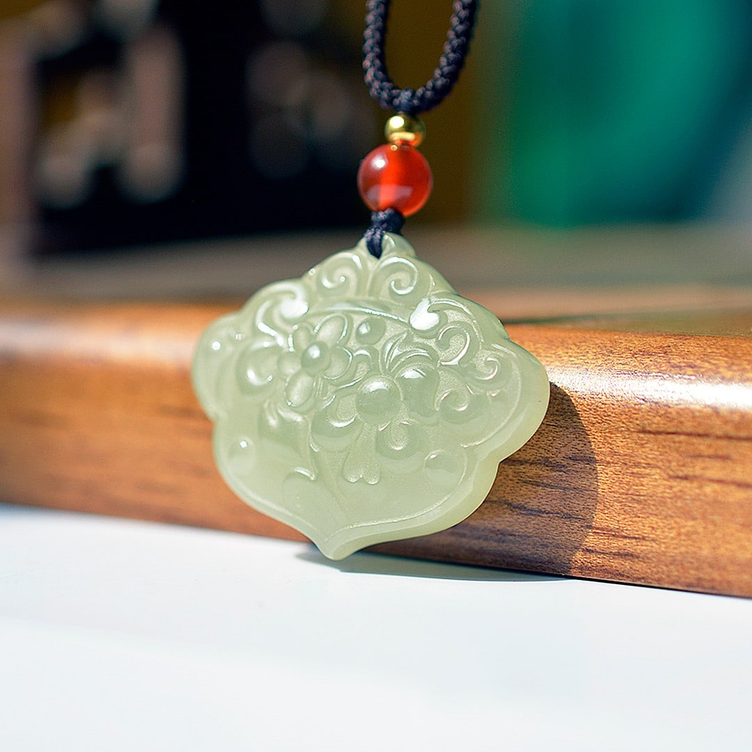 An Exquisite White Jade Pendant: An Exquisite White Jade Pendant,Size:1.1inx1.3in 白玉挂件