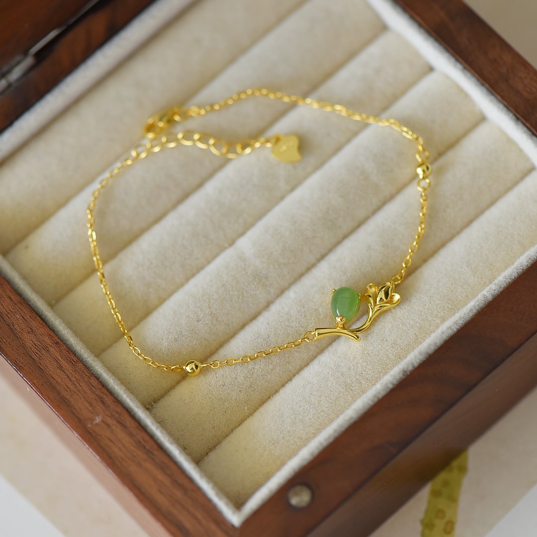 An Exquisite Sterling Silver-Gold Plated Inlaid Jasper Bracelet: An Exquisite Sterling Silver-Gold Plated Inlaid Jasper Bracelet,Size:0.2inx0.3in 纯银镀金镶碧玉手链