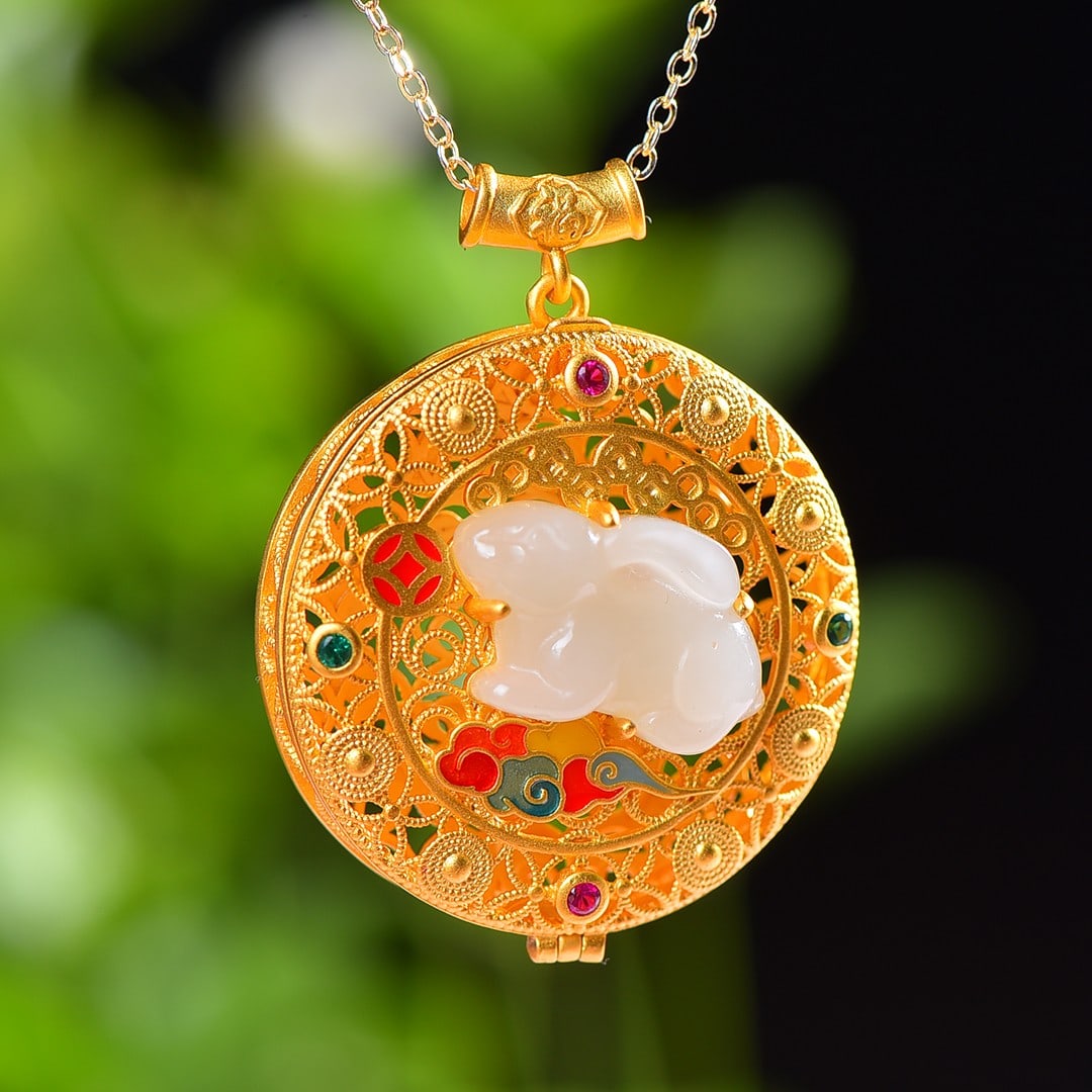 An Exquisite Sterling Silver-Gold Plated Inlaid White Jade Enamel Necklace? Inlaid Diamond: An Exquisite Sterling Silver-Gold Plated Inlaid White Jade Enamel Necklace， Inlaid Diamond,Size:0.6inx0.8in 