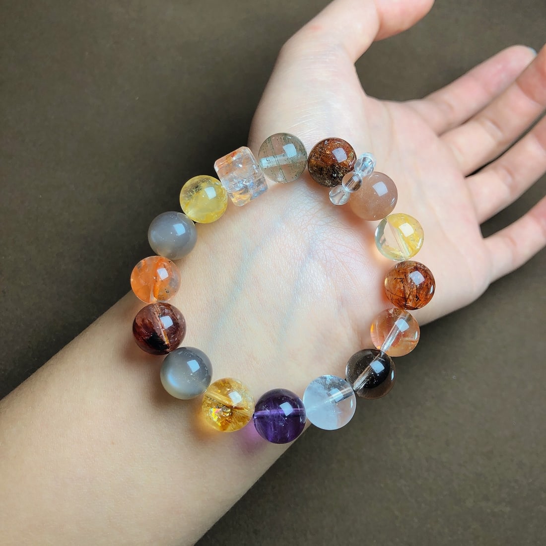 An Exquisite Multi-Gem Bracelets - 3