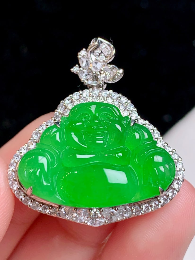 An Exquisite 18k Gold Diamond Inlaid Jadeite Pendant: An Exquisite 18k Gold Diamond Inlaid Jadeite Pendant,Size(Loose Stone):0.9inx0.6inx0.1in 18k金钻镶嵌翡翠吊坠