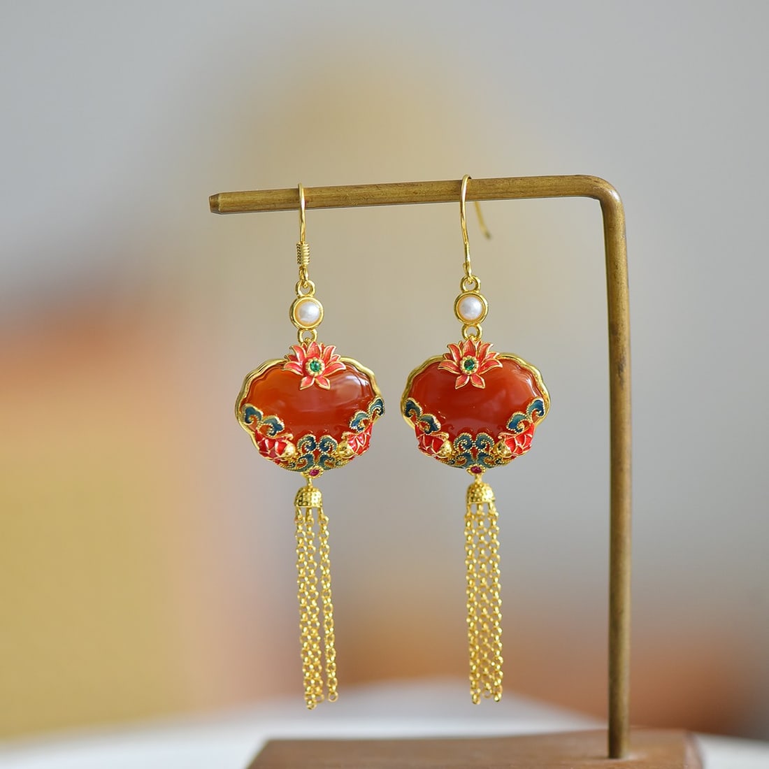 A Pair of Exquisite Sterling Silver-Gold Plated Inlaid Agate Earrings,Inlaid Pearls (1 of 5)