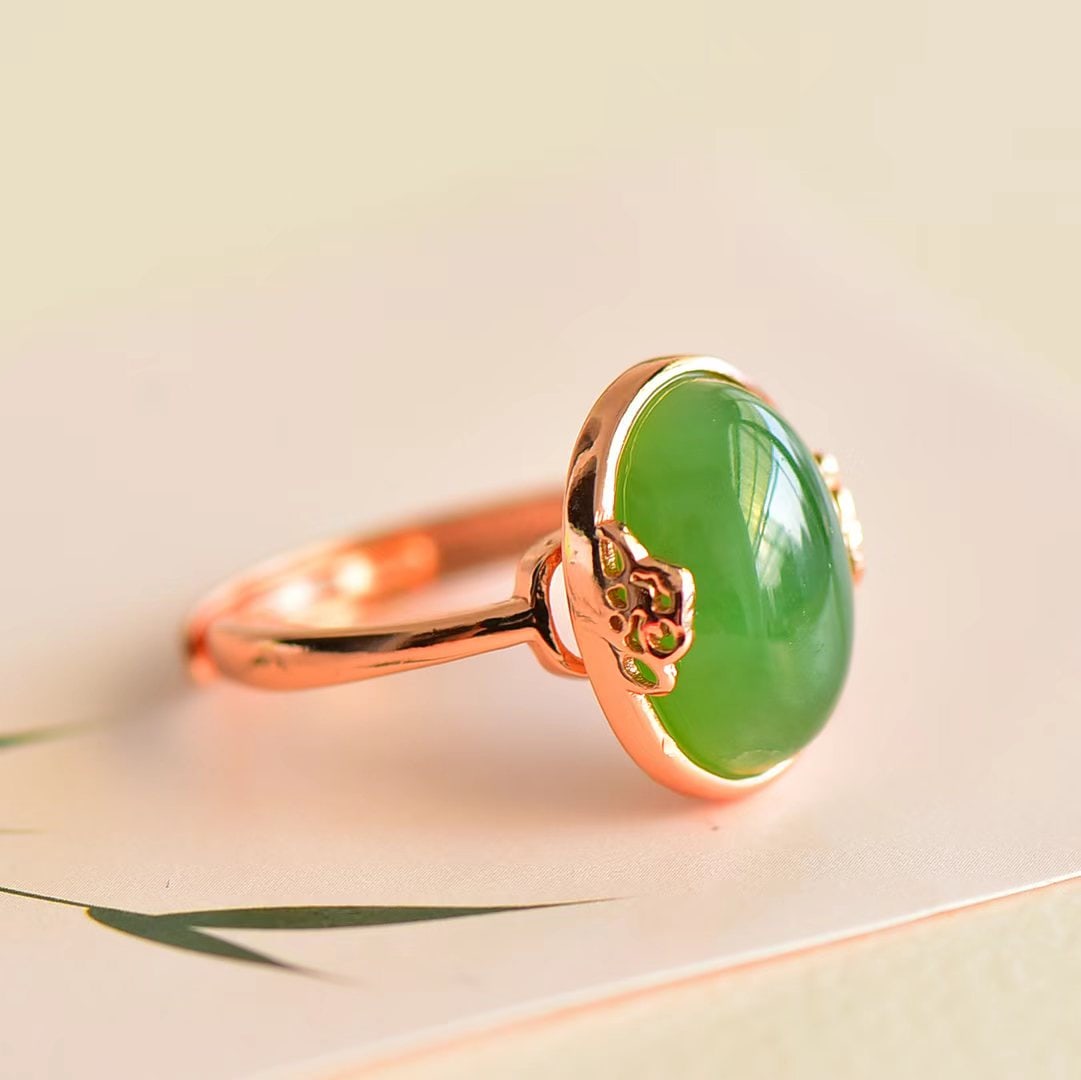 An Exquisite Sterling Silver-Gold Plated Inlaid Jasper Ring: An Exquisite Sterling Silver-Gold Plated Inlaid Jasper Ring,Size:0.4inx0.6in 纯银镀金镶碧玉戒指