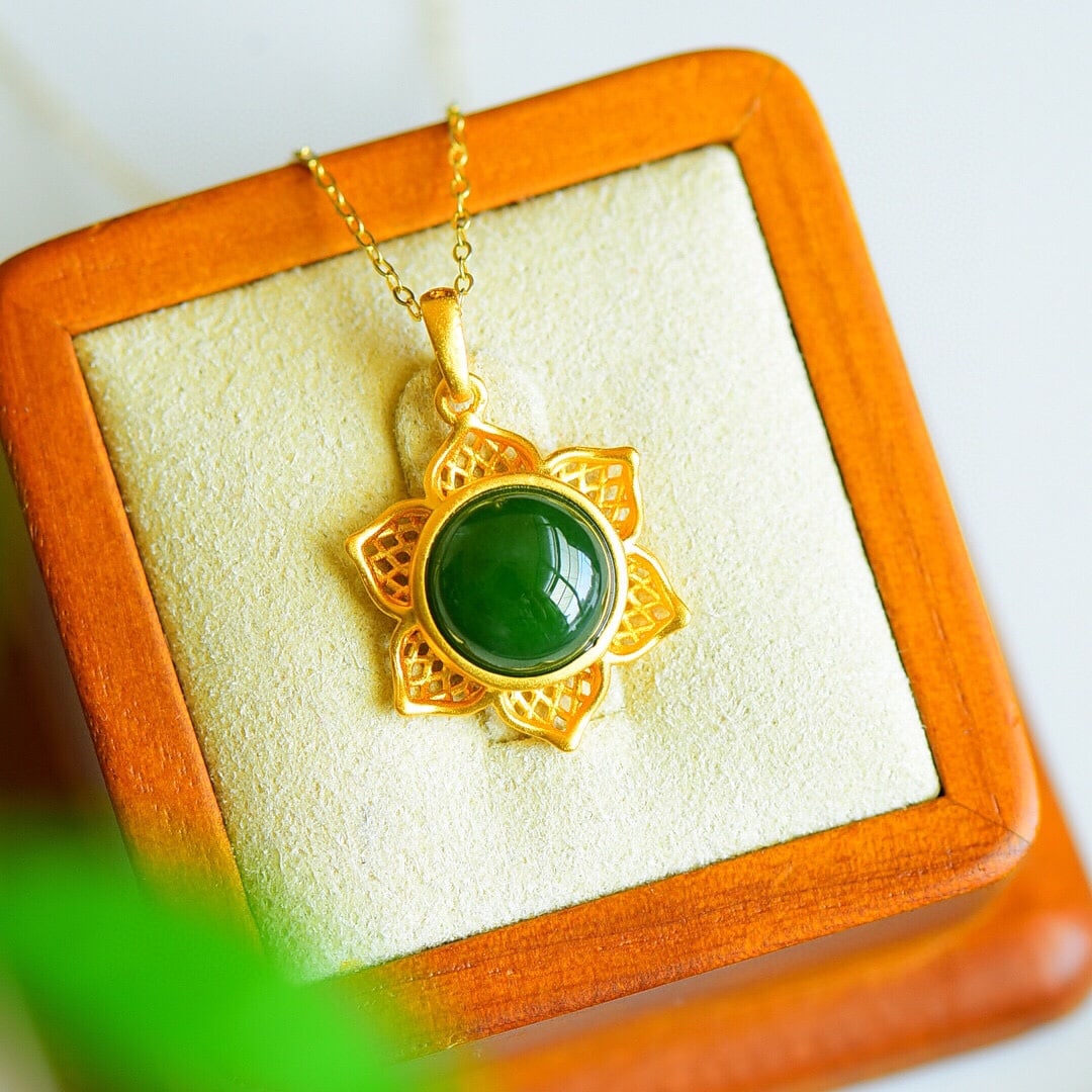 An Exquisite Sterling Silver-Gold Plated Inlaid Jasper Necklace: An Exquisite Sterling Silver-Gold Plated Inlaid Jasper Necklace,Size:0.4inx0.4in 纯银镀金镶碧玉项链