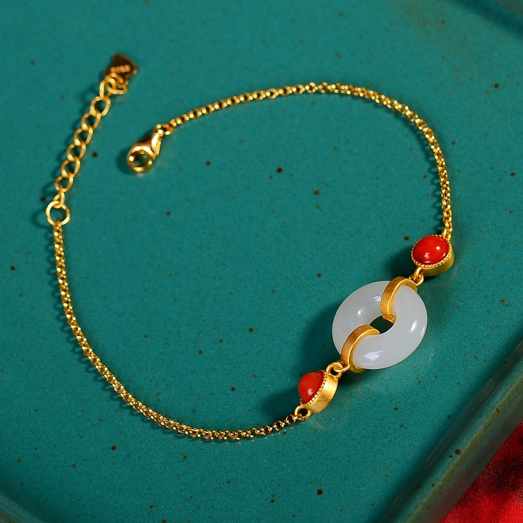 An Exquisite Sterling Silver-Gold Plated Inlaid White Jade Bracelet: An Exquisite Sterling Silver-Gold Plated Inlaid White Jade Bracelet,Size:0.6inx0.6in 纯银镀金镶白玉手链