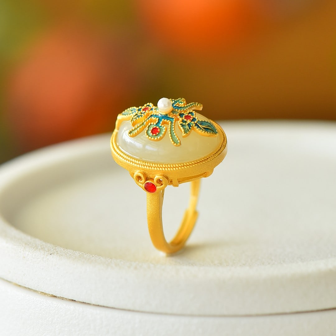 An Exquisite Sterling Silver-Gold Plated Inlaid White Jade Enamel Ring: An Exquisite Sterling Silver-Gold Plated Inlaid White Jade Enamel Ring 纯银镀金镶白玉珐琅戒指