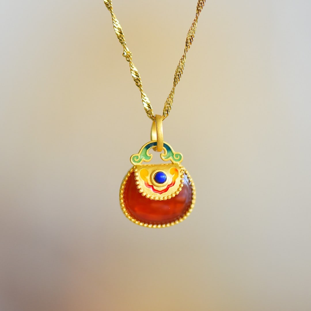 An Exquisite Sterling Silver-Gold Plated Inlaid Agate Pendant: An Exquisite Sterling Silver-Gold Plated Inlaid Agate Pendant,Size:0.4inx0.5in 纯银镀金镶玛瑙吊坠