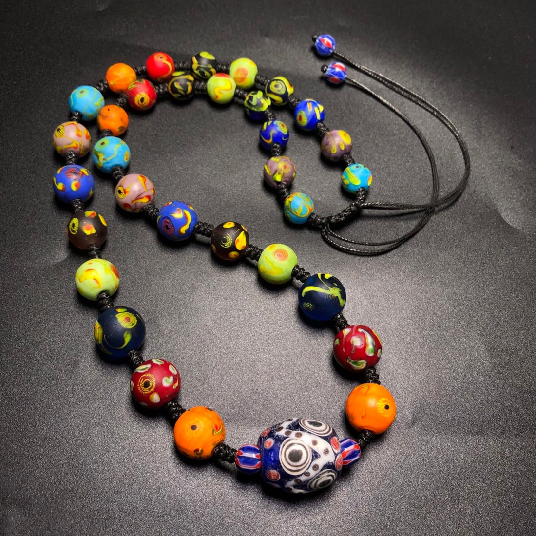 A Precious Glass Necklace: A Precious Glass Necklace,Size0.9inx0.8in 琉璃项链