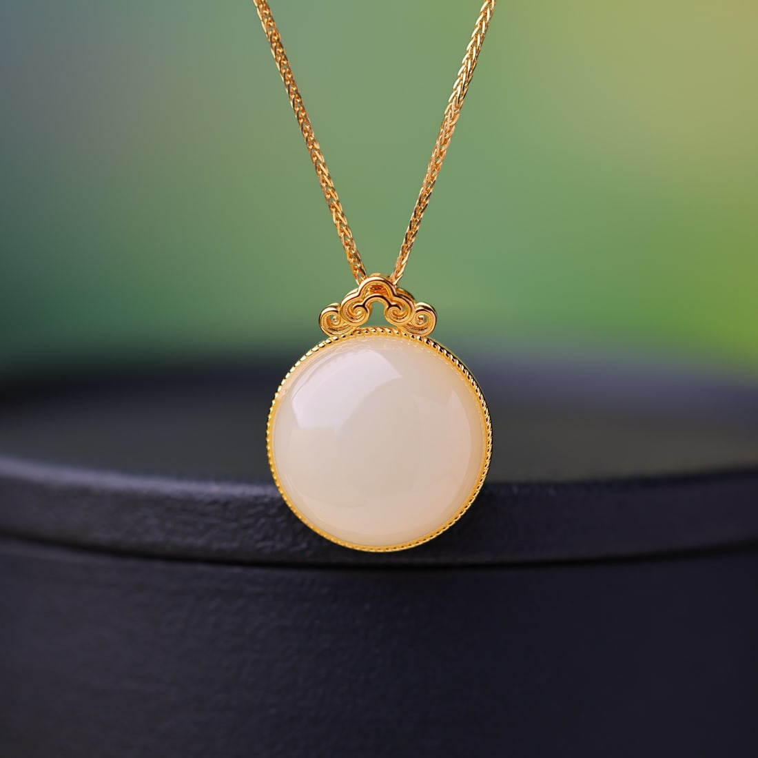 An Exquisite Sterling Silver-Gold Plated Inlaid White Jade Pendant: An Exquisite Sterling Silver-Gold Plated Inlaid White Jade Pendant,Size:0.6inx0.6in 纯银镀金镶白玉吊坠
