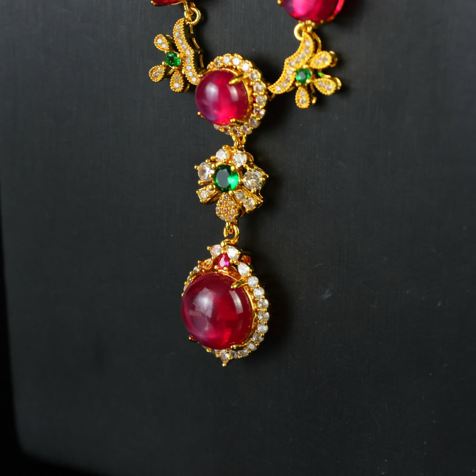 An Exquisite Necklace - 4