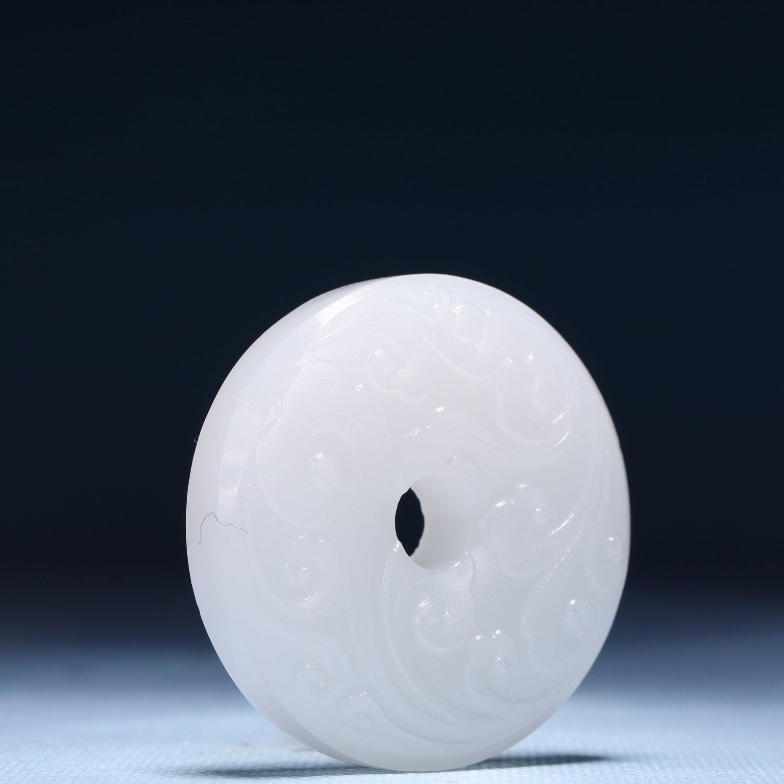 An Exquisite White Jade Auspicious Cloud Pattern Pendant - 3