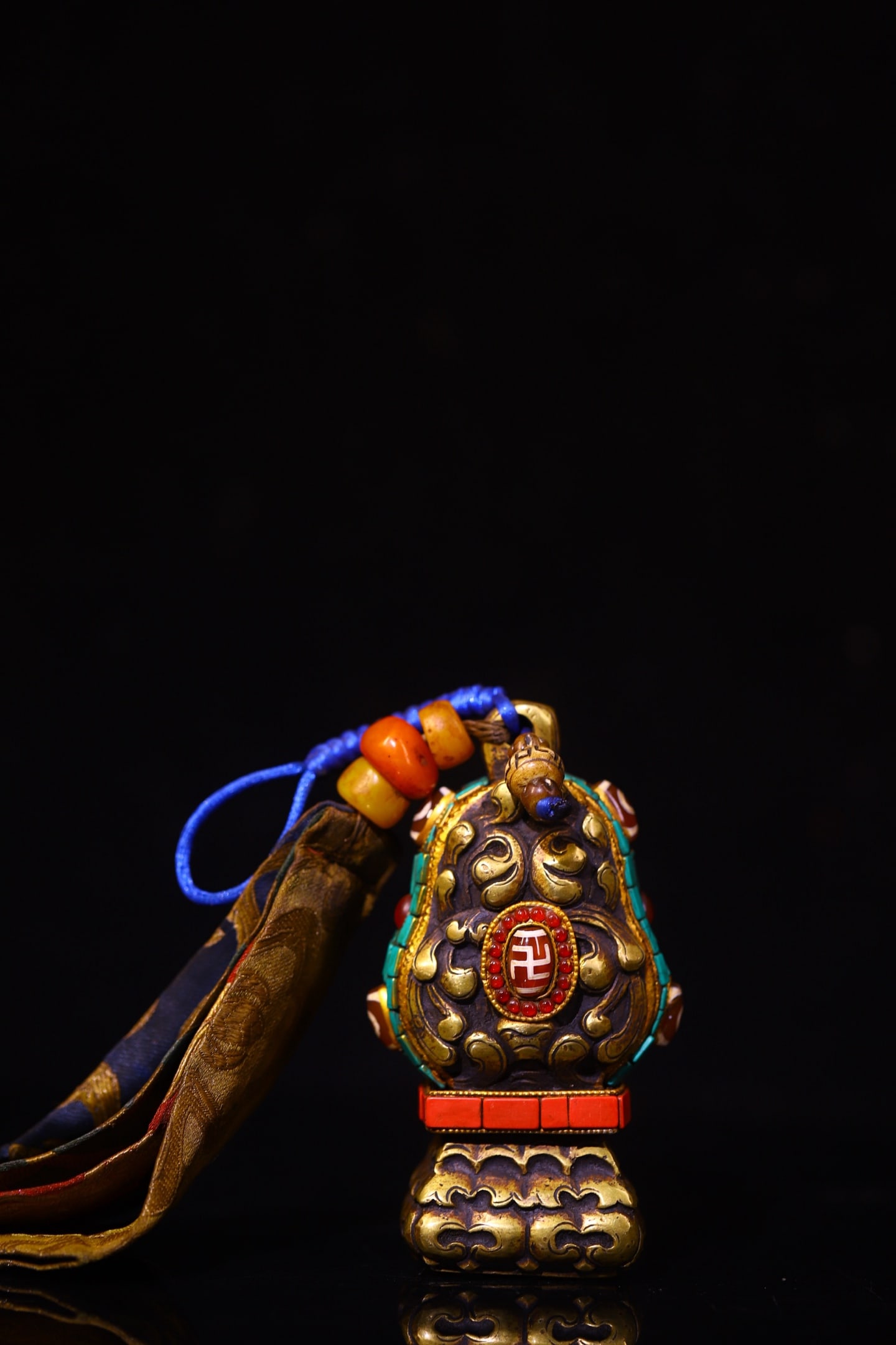 An Exquisite Bronze Dzi Bead Ornament: An Exquisite Bronze Dzi Bead Ornament Qing Dynasty, China Size:4.7inx2.6in Weight:1060g铜镶嵌天珠法印 中国清代 Size:12cmx6.5cm Weight: