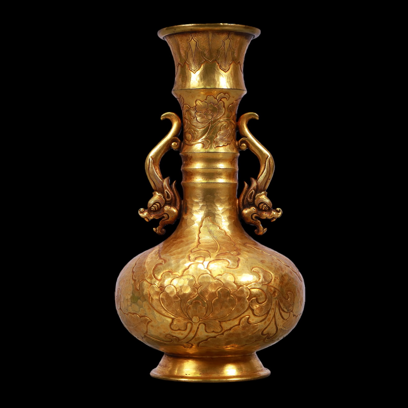 A Exquisite Gilt Bronze Flower Pattern Double-Ears Vase: A Exquisite Gilt Bronze Flower Pattern Double-Ears Vase Qing Dynasty, China Size:4.3inx8.3in Weight:750g铜鎏金花卉纹双耳瓶