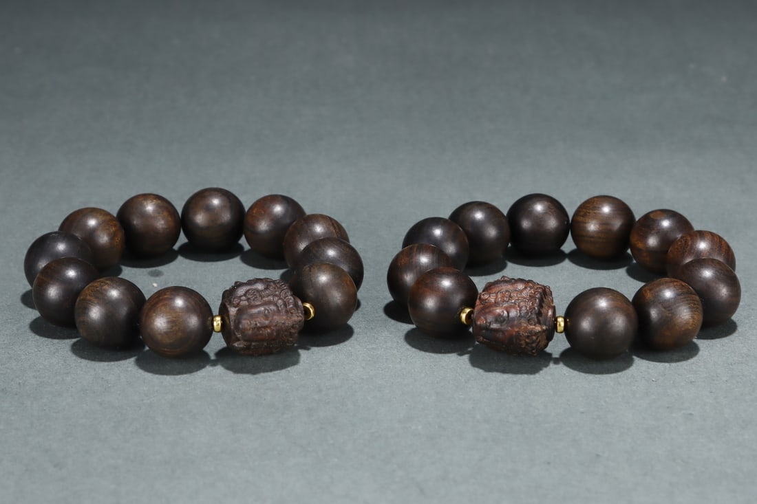 An Exquisite Eaglewood Bracelets - 3