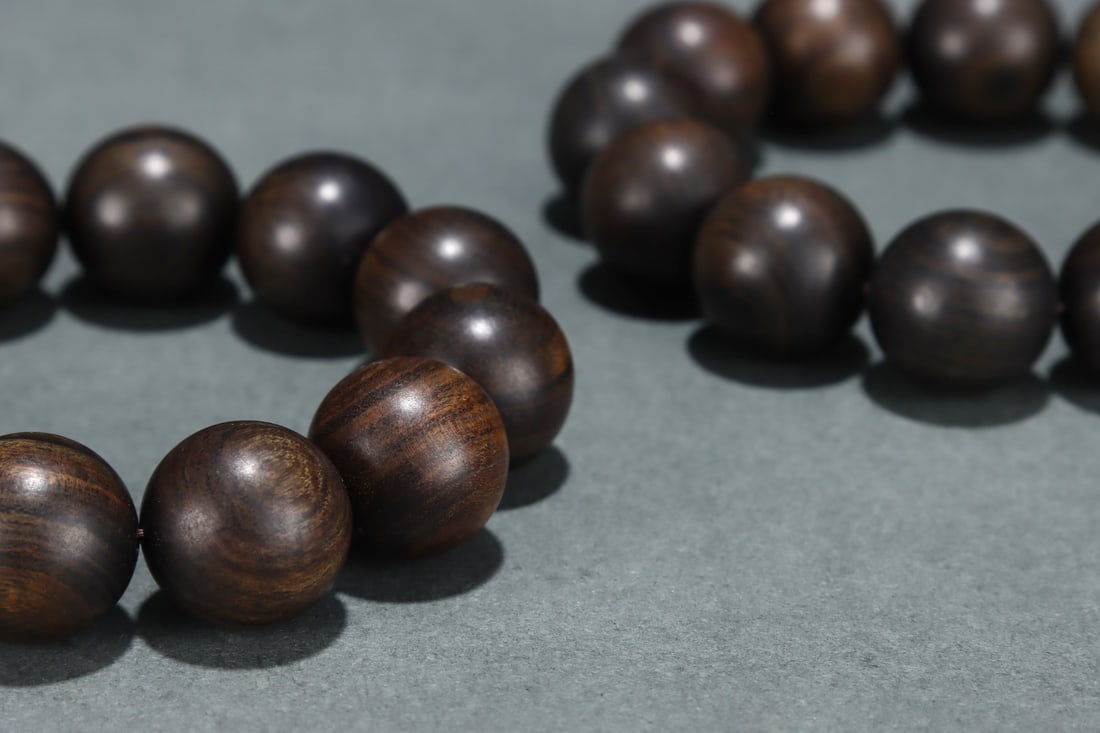 An Exquisite Eaglewood Bracelets - 4