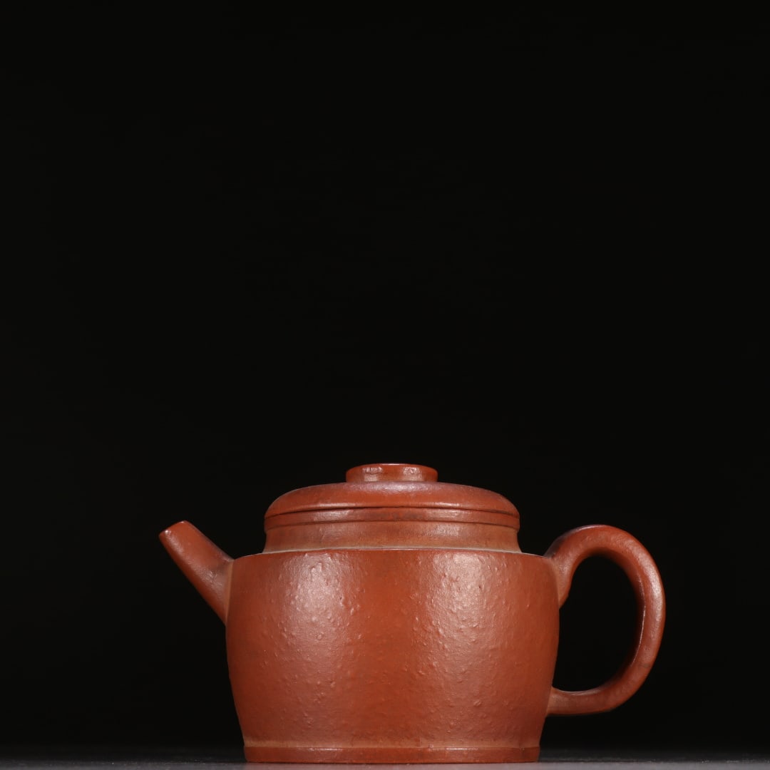 An Exquisite Purple Sands Teapot: An Exquisite Purple Sands Teapot Qing Dynasty, China Size:3.1inx5.2in紫砂梨皮朱泥壶 中国清代 Size:7.9cmx13.2cm