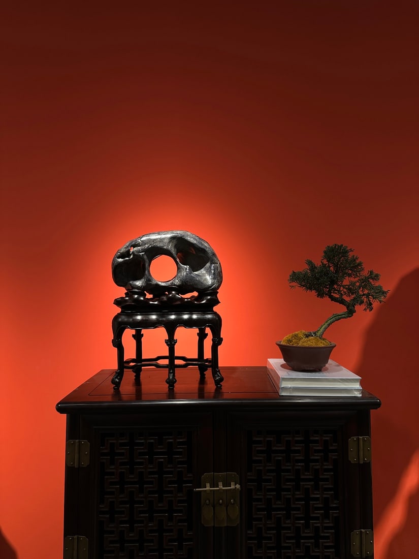 An Exquisite Taihu Stone Ornament: An Exquisite Taihu Stone Ornament Qing Dynasty, China Size:16.5inx11.8inx6.3in太湖石洞境摆件 中国清代 Size:42cmx30cmx16cm