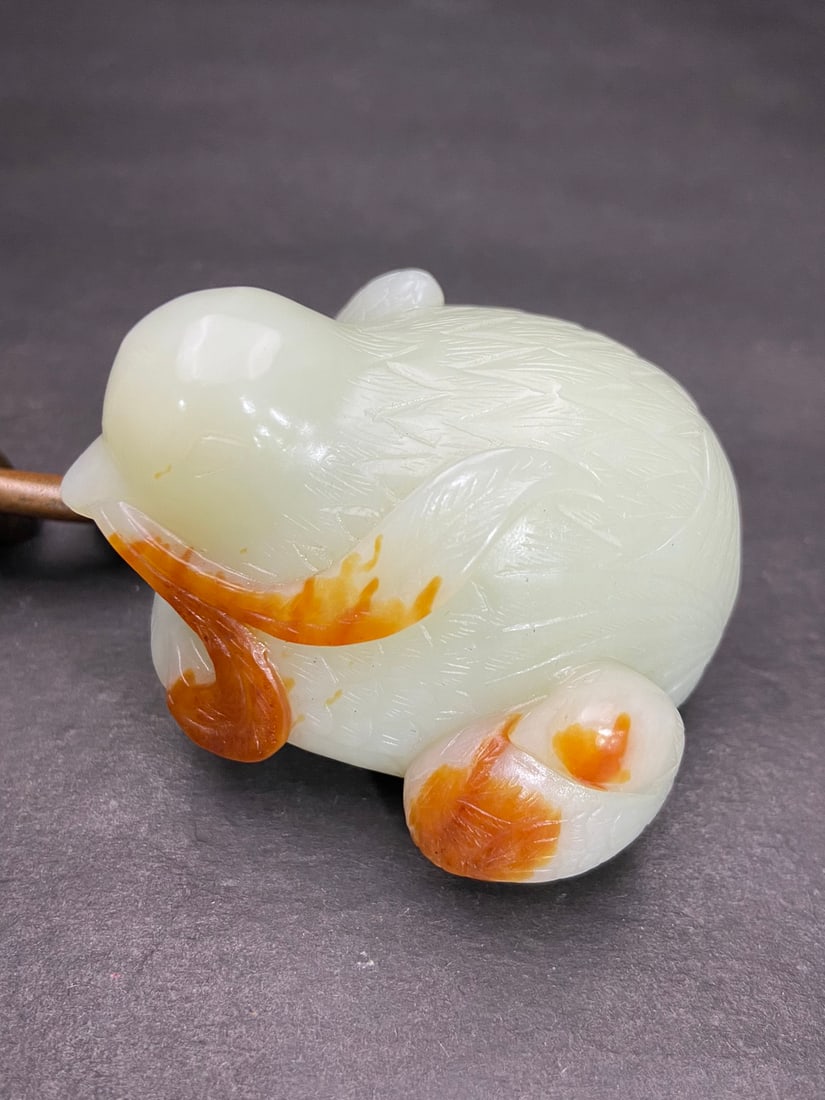 An Exquisite White Jade Bird Hand Piece: An Exquisite White Jade Bird Hand Piece Qing Dynasty, China Size:2.8inx2.3inx1.6in Weight:230g白玉安居乐业手把玩件