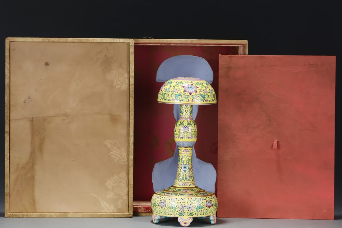 An Exquisite Enamel Lotus Pattern Hatstand: An Exquisite Enamel Lotus Pattern Hatstand Qing Dynasty, China Qianlong Four-character Mark Size:15.2inx6.9in珐琅彩缠枝莲纹官帽架 中&#