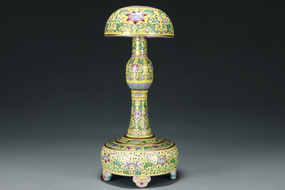 An Exquisite Enamel Lotus Pattern Hatstand - 3