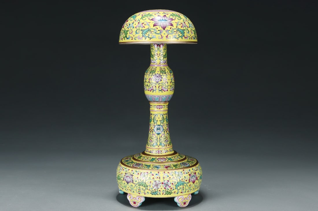An Exquisite Enamel Lotus Pattern Hatstand - 4