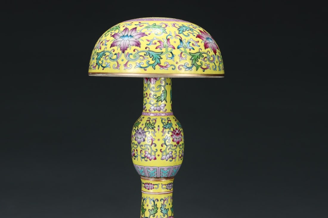 An Exquisite Enamel Lotus Pattern Hatstand - 5
