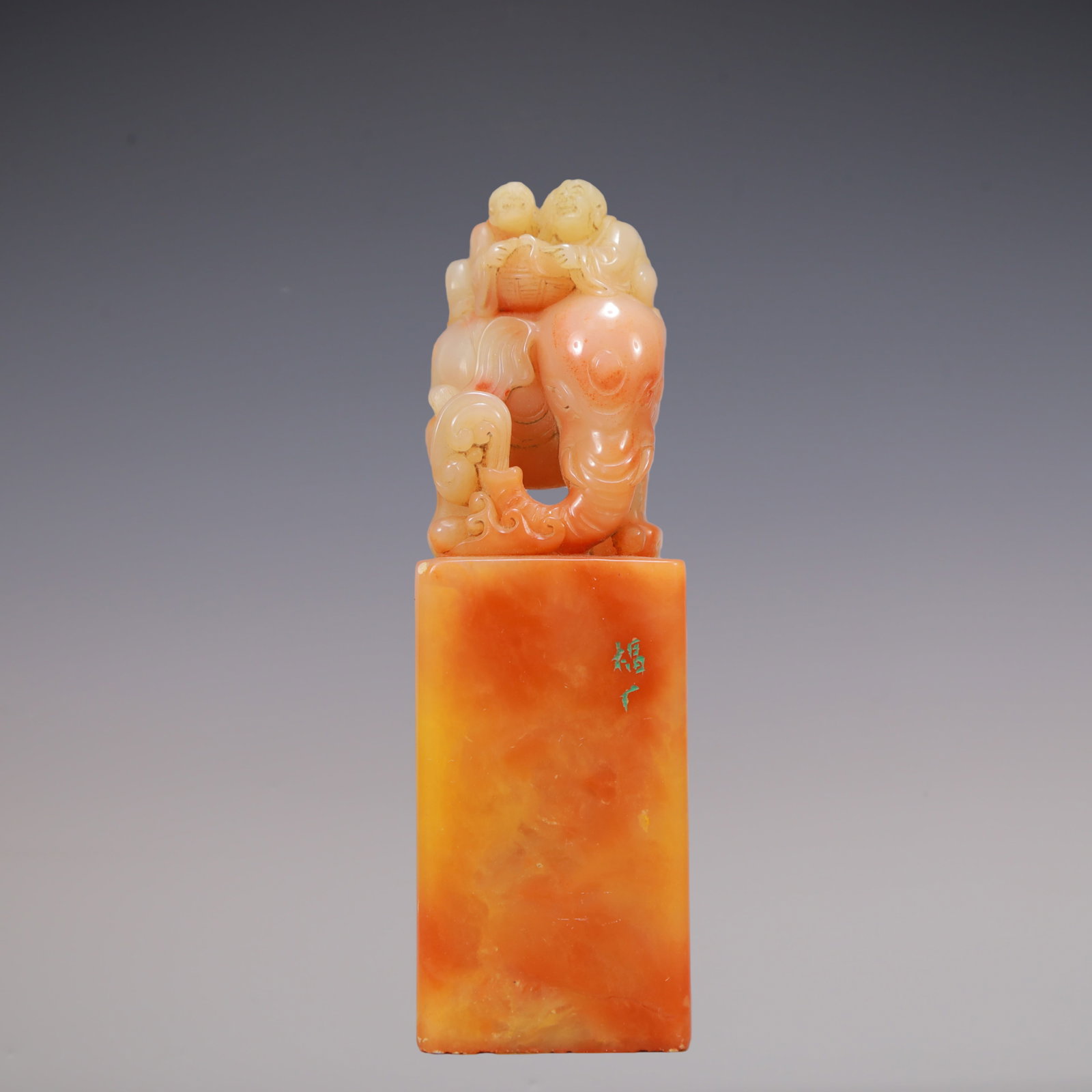 A Exquisite Shoushan Stone Seal: A Exquisite Shoushan Stone Seal Qing Dynasty, China Size:1.3inx1.3inx4.3in Weight:250g寿山石印章 中国清代 Size:3.3cmx3.3cmx10.8cm Weight:250g