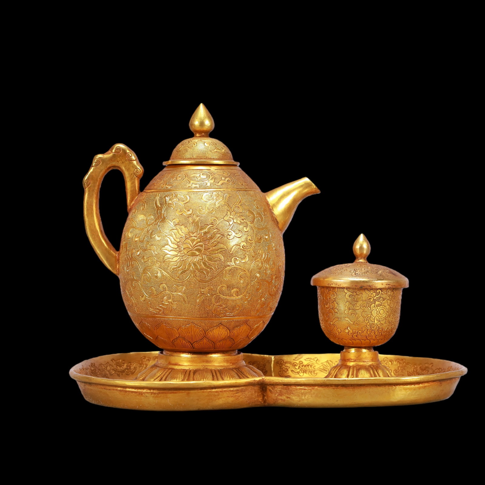 A Exquisite A Set of Gilt Bronze Lotus Pattern Ewer Cup: A Exquisite A Set of Gilt Bronze Lotus Pattern Ewer Cup Tang Dynasty, China Zhenguan Four-character Mark Size:11.2inx7.7inx9.1in