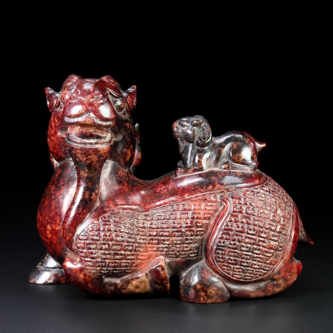 An Exquisite White Jade Auspicious Beast Ornament: An Exquisite White Jade Auspicious Beast Ornament Han Dynasty, China Size:9.9inx7.4inx4.1in Weight:5800g白玉子母兽羊摆件