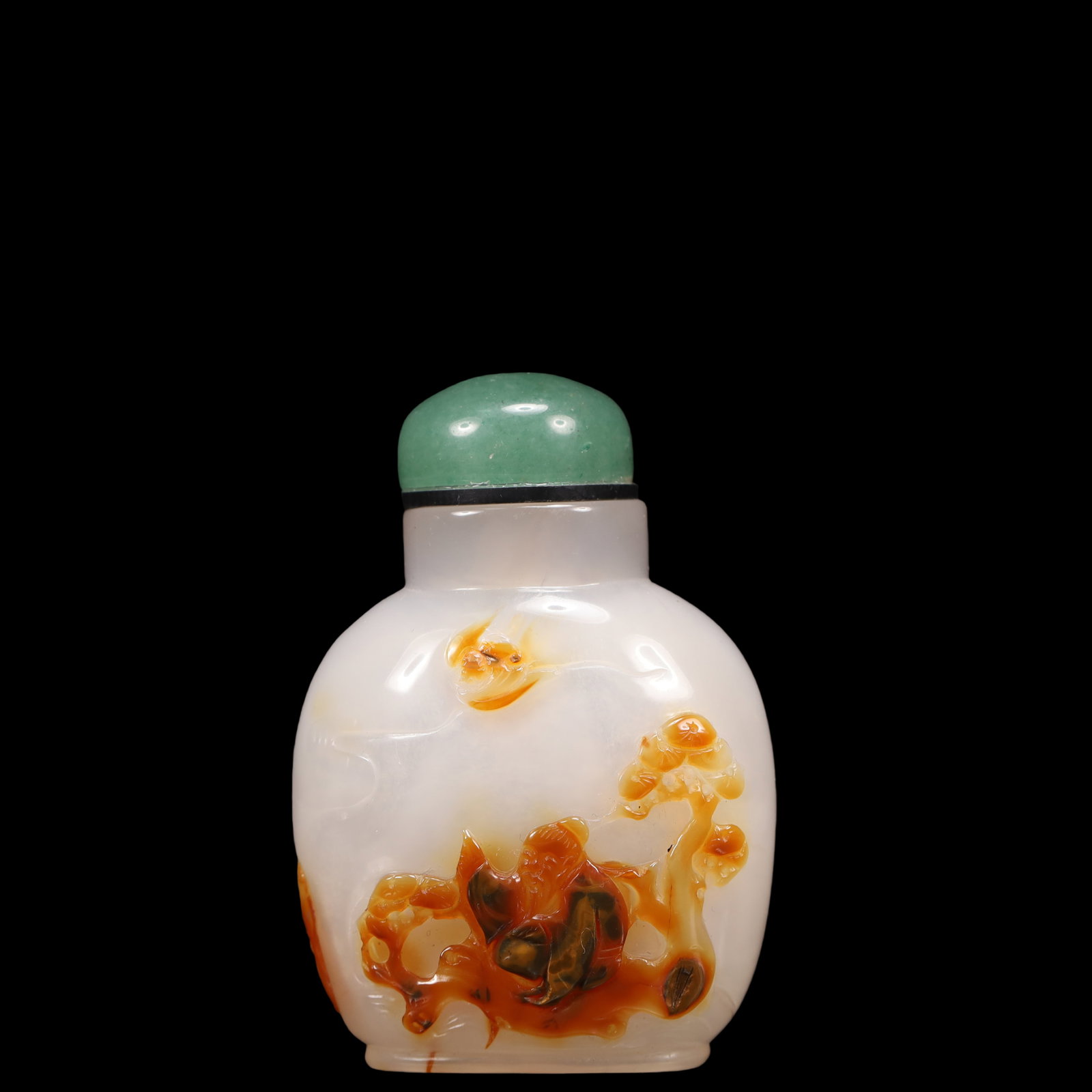 An Exquisite Agate Character and Story Pattern Snuff Bottle: An Exquisite Agate Character and Story Pattern Snuff Bottle Qing Dynasty, China Size:2inx1inx2.8in Weight:61g玛瑙人物故事纹鼻烟壶 中&#