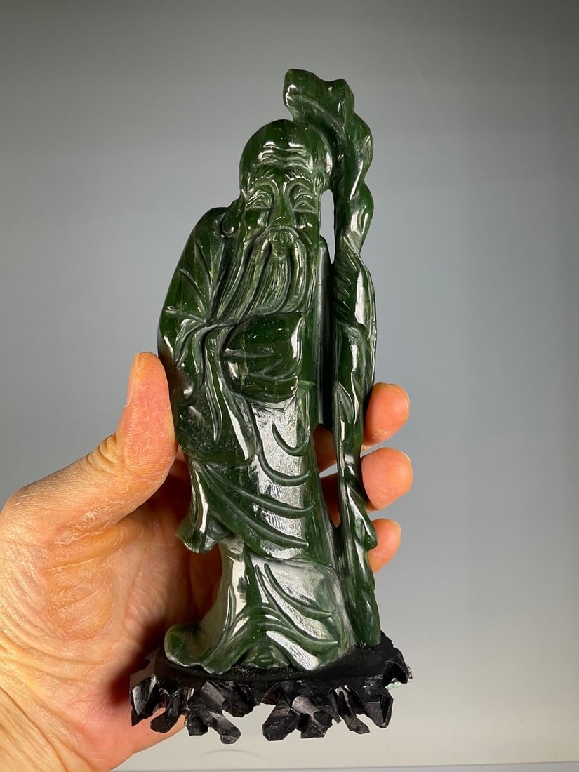 An Exquisite Jasper Figure Ornament: An Exquisite Jasper Figure Ornament Modern Time of China Size:6.7in Weight:380g碧玉雕刻寿星摆件 近现代 Size:17cm Weight:380g