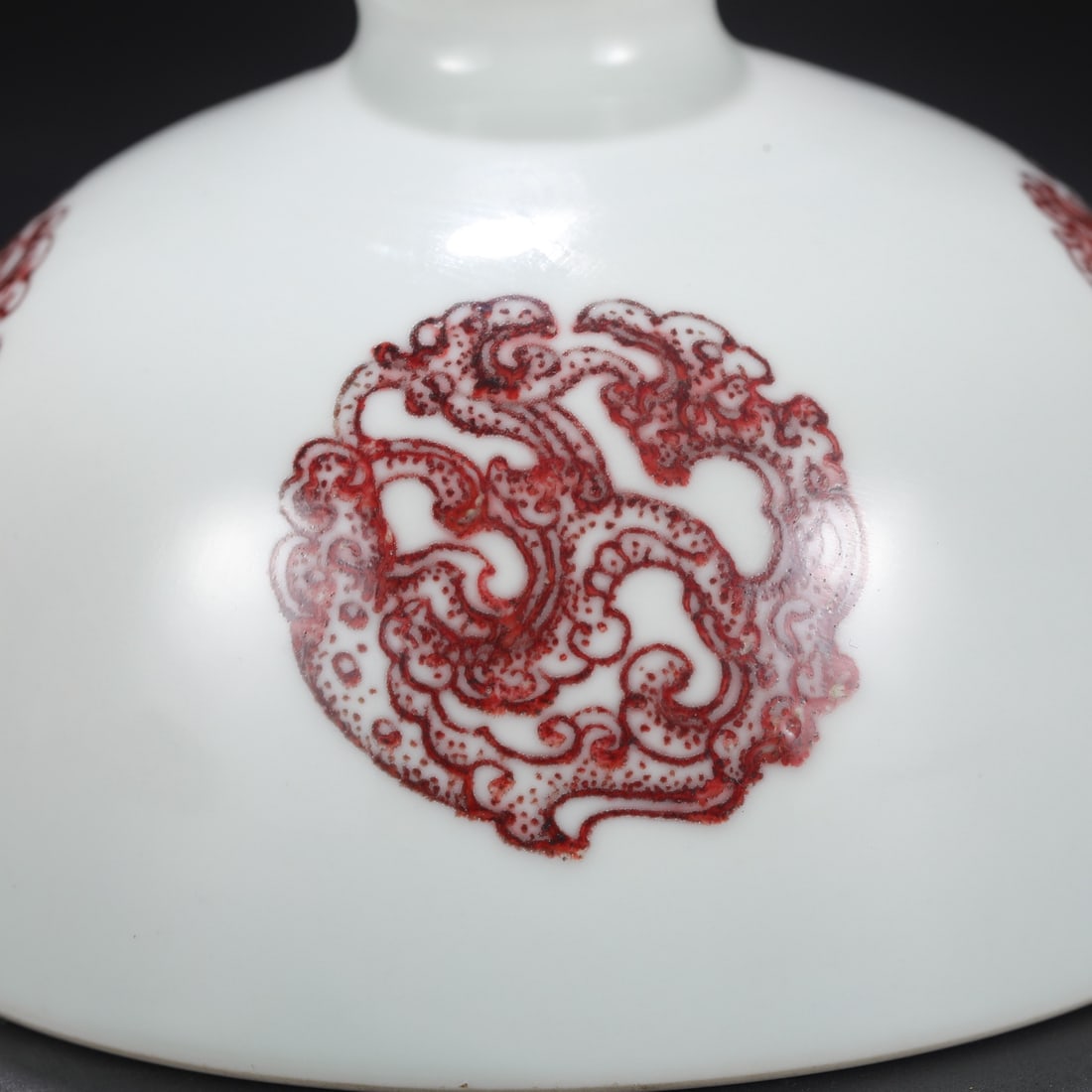 An Exquisite Underglaze-Red Dragon Pattern Vase - 6