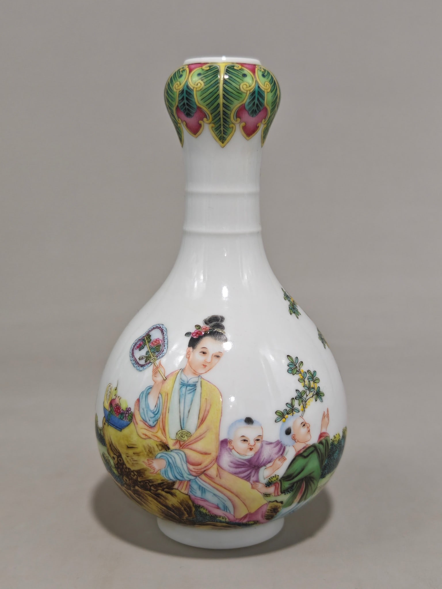 An Exquisite Enamel Character and Story Pattern Vase: An Exquisite Enamel Character and Story Pattern Vase Qing Dynasty, China Qianlong Four-character Mark Size:6.9inx3.9in珐琅彩美女带子蒜头瓶 &