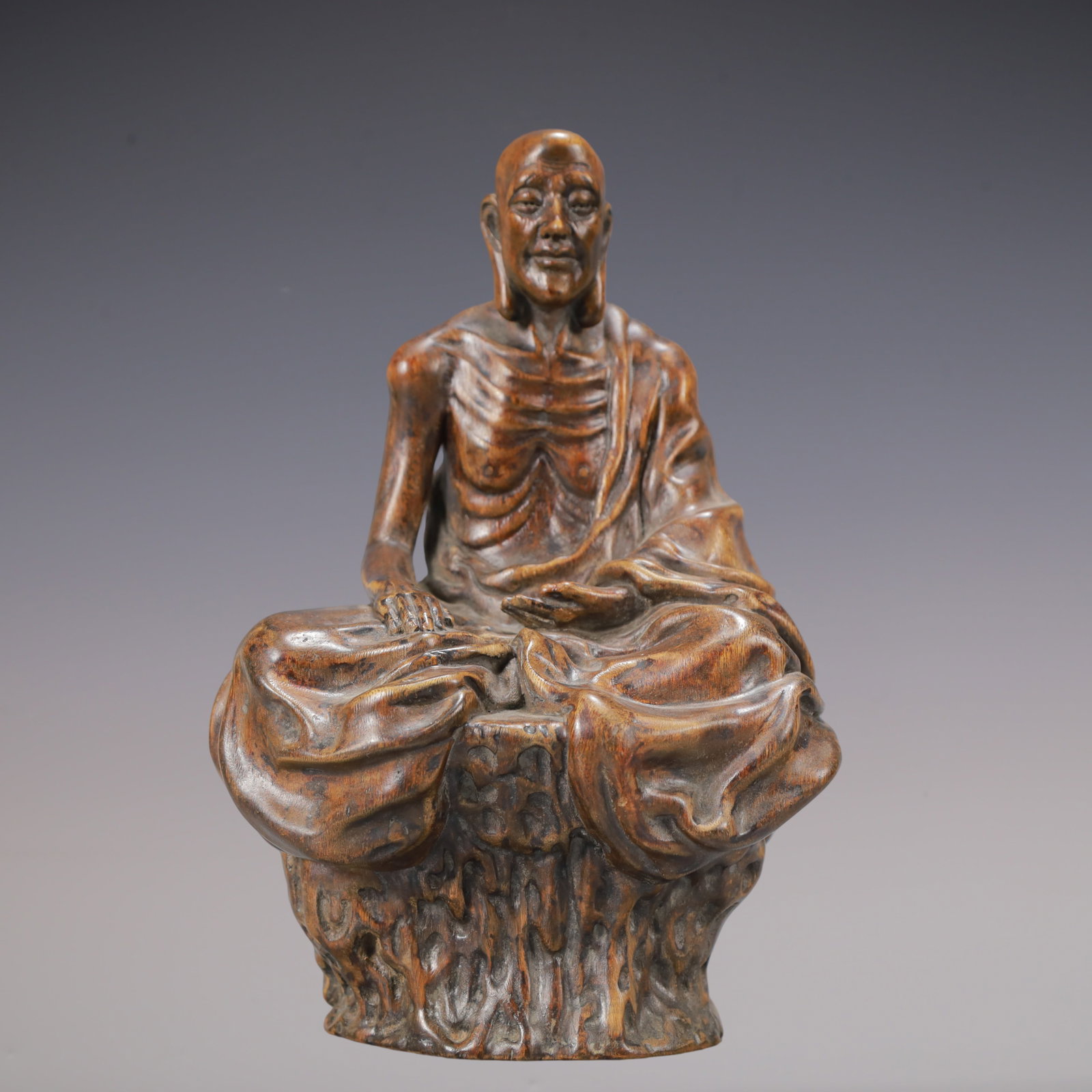 A Exquisite Eaglewood Statue of Arhat Ornament: A Exquisite Eaglewood Statue of Arhat Ornament Qing Dynasty, China Size:5.5inx4.3inx9.3in Weight:500g沉香木罗汉摆件 中国清代