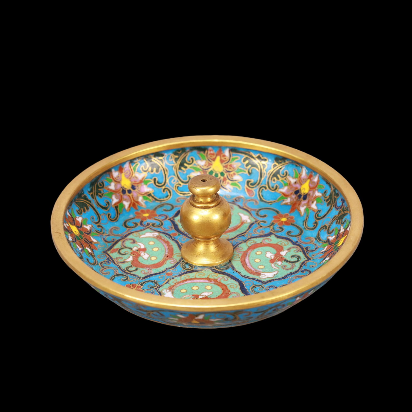 A Exquisite Cloisonne Lotus Pattern Plate: A Exquisite Cloisonne Lotus Pattern Plate Qing Dynasty, China Qianlong Four-character Mark Size:5.9inx1.8in Weight:550g景泰蓝缠枝莲纹盘