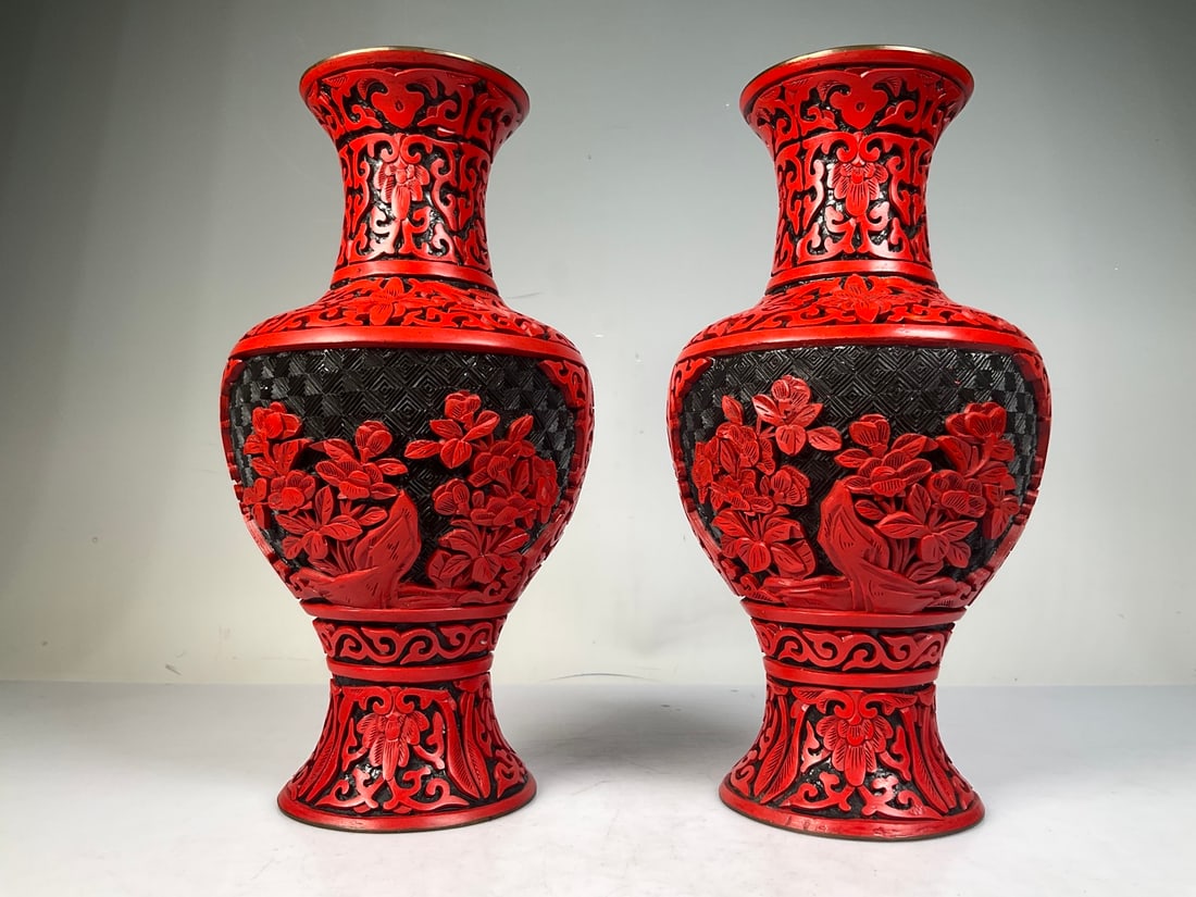 A Pair of Exquisite Bronze Carved Red Lacquer Flower Pattern Vase: A Pair of Exquisite Bronze Carved Red Lacquer Flower Pattern Vase Modern Time of China Size:9.1in铜胎剔红剔黑花卉纹瓶一对