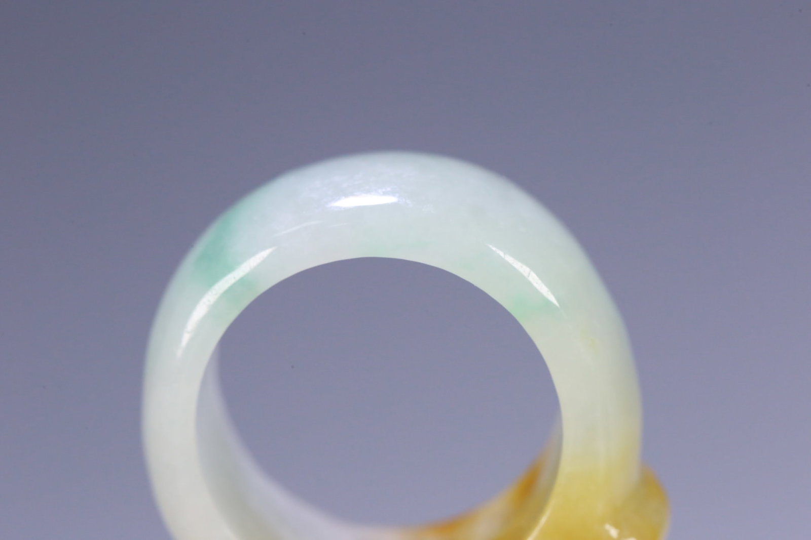 An Exquisite Jadeite Ring - 8