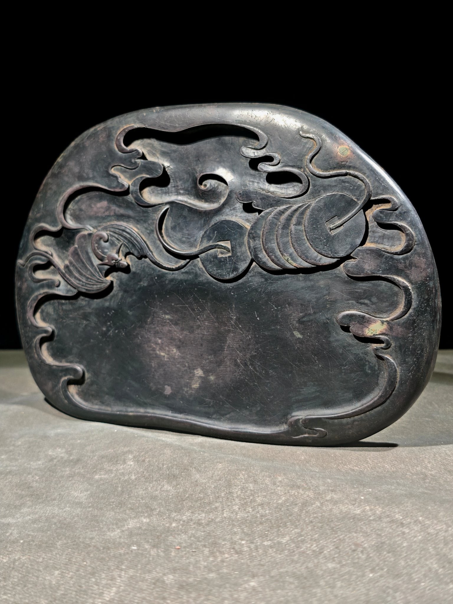 An Exquisite Auspicious Cloud Pattern with poem Inkstone: An Exquisite Auspicious Cloud Pattern with poem Inkstone Jin bingshi Size:10.8inx7.6inx1.2in祥云福在眼前端砚 金炳始