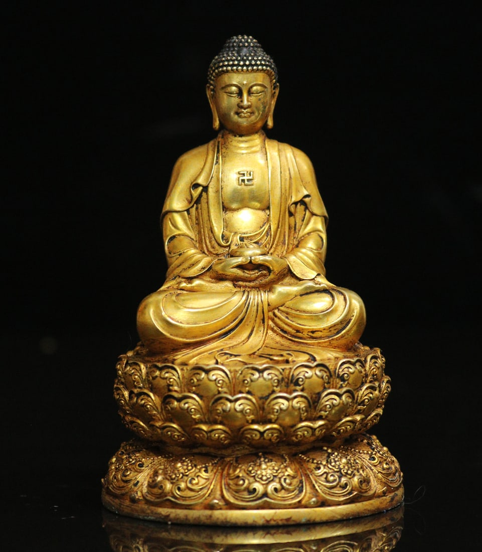 An Exquisite Gilt Bronze Statue of Sakyamuni Ornament (1 of 9)