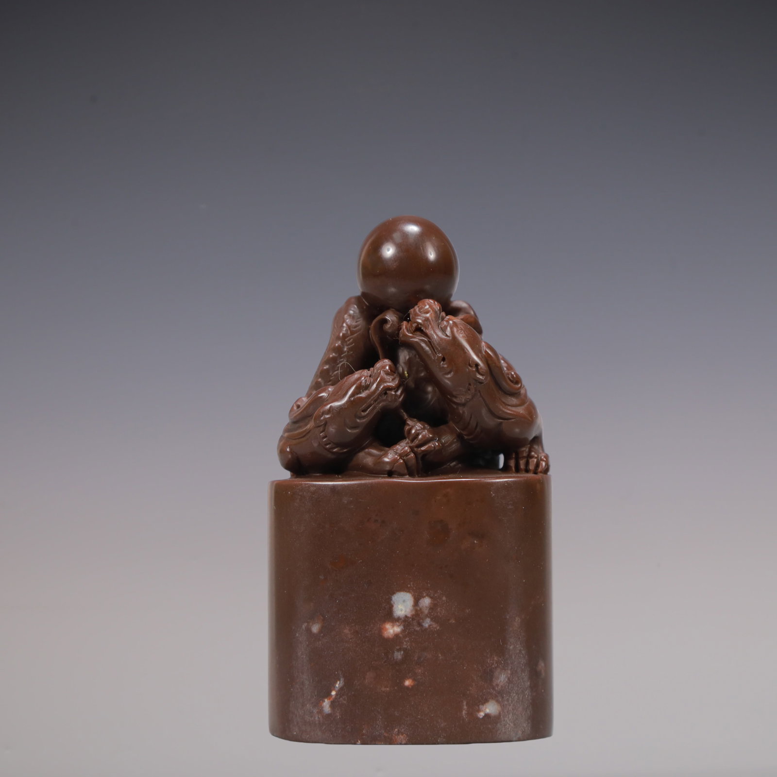 A Exquisite Shoushan Stone Auspicious Beast Seal: A Exquisite Shoushan Stone Auspicious Beast Seal Qing Dynasty, China Size:1.8inx1.2inx3.1in Weight:150g寿山石瑞兽印章 中国清代