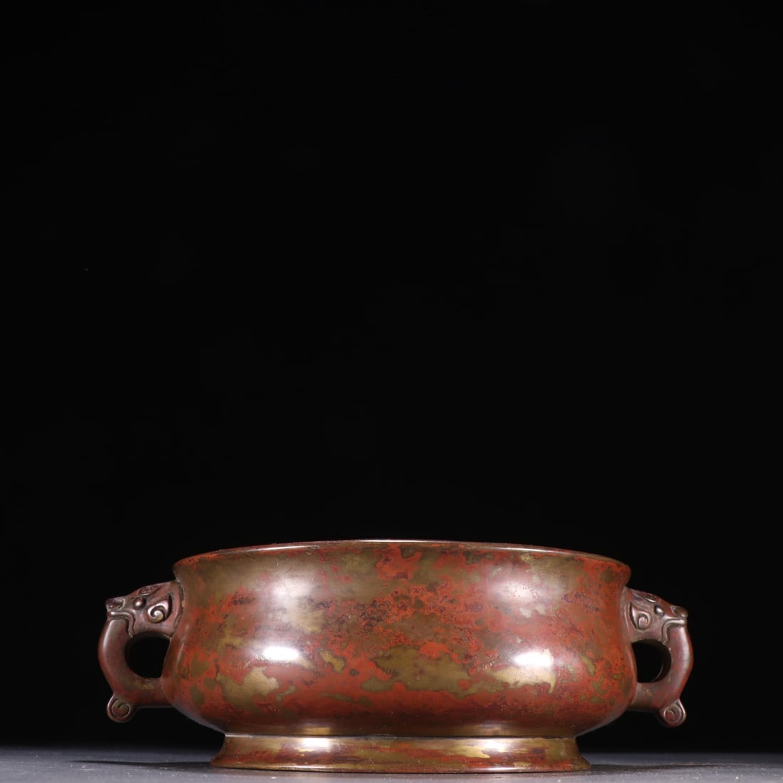 An Exquisite Bronze Dragon Pattern Double-Ears Censer: An Exquisite Bronze Dragon Pattern Double-Ears Censer Ming Dynasty, China Size:2.9inx8.3in Weight:1824.5g铜胎兽香炉 中国明代 Size:7.3cmx21cm Weigh